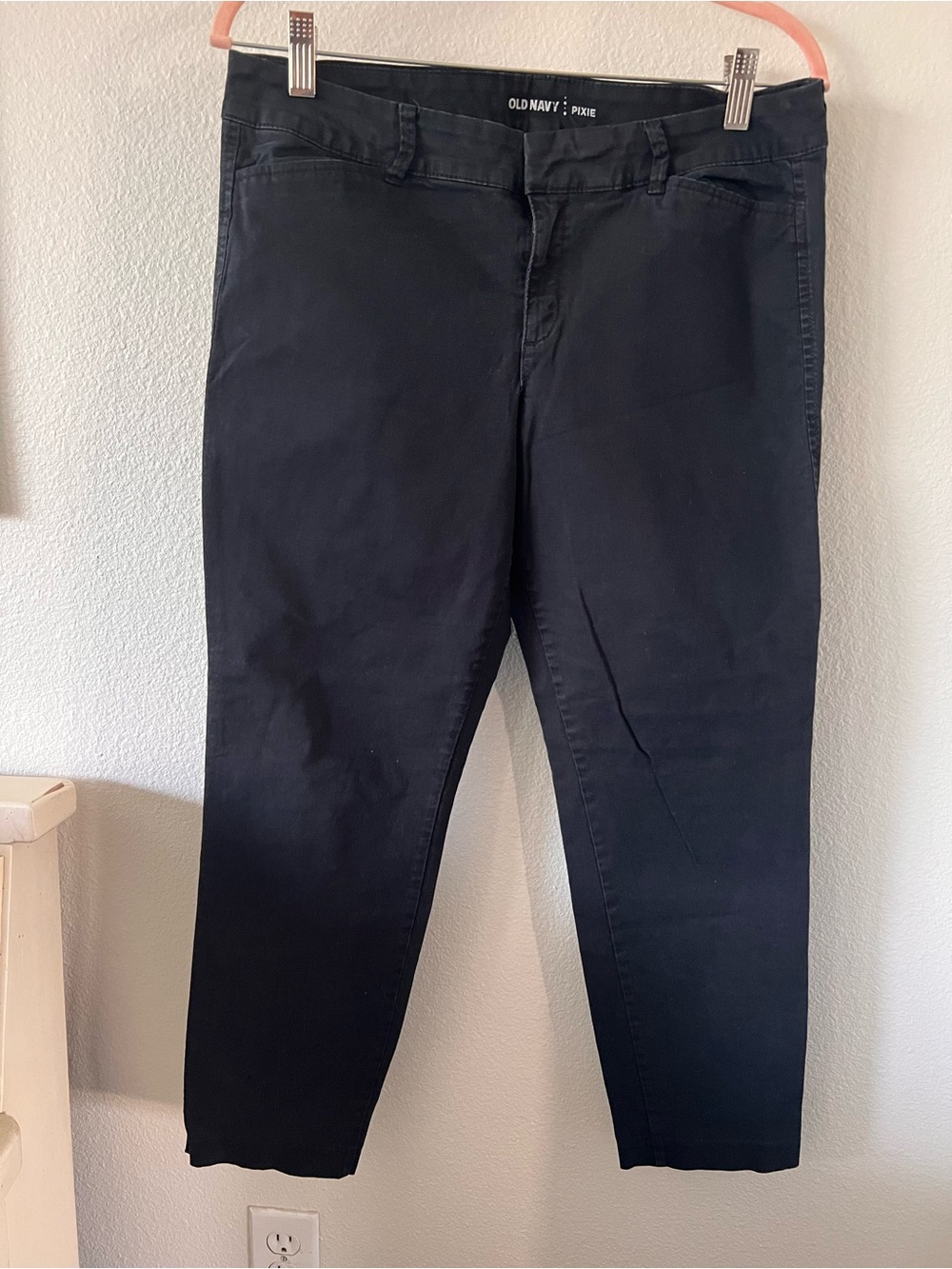 Old Navy Black Women’s Slim Stretch Pixie Straight Leg Pants size 10